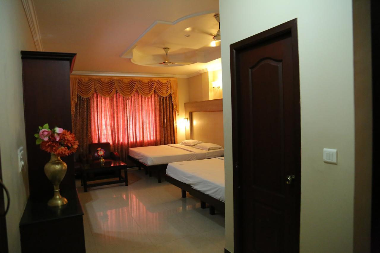 Hotel Vels Court 帕拉尼 外观 照片