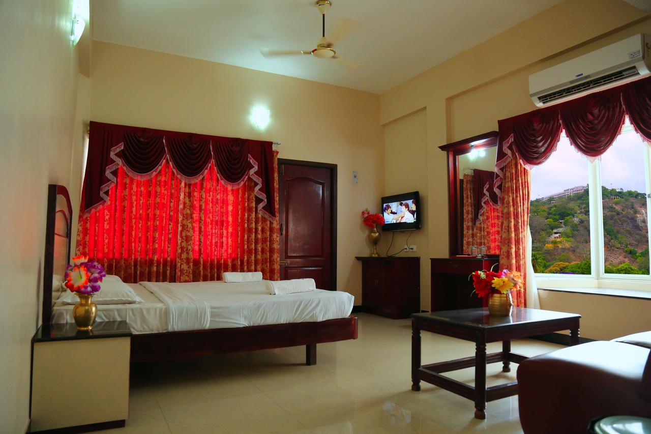 Hotel Vels Court 帕拉尼 外观 照片