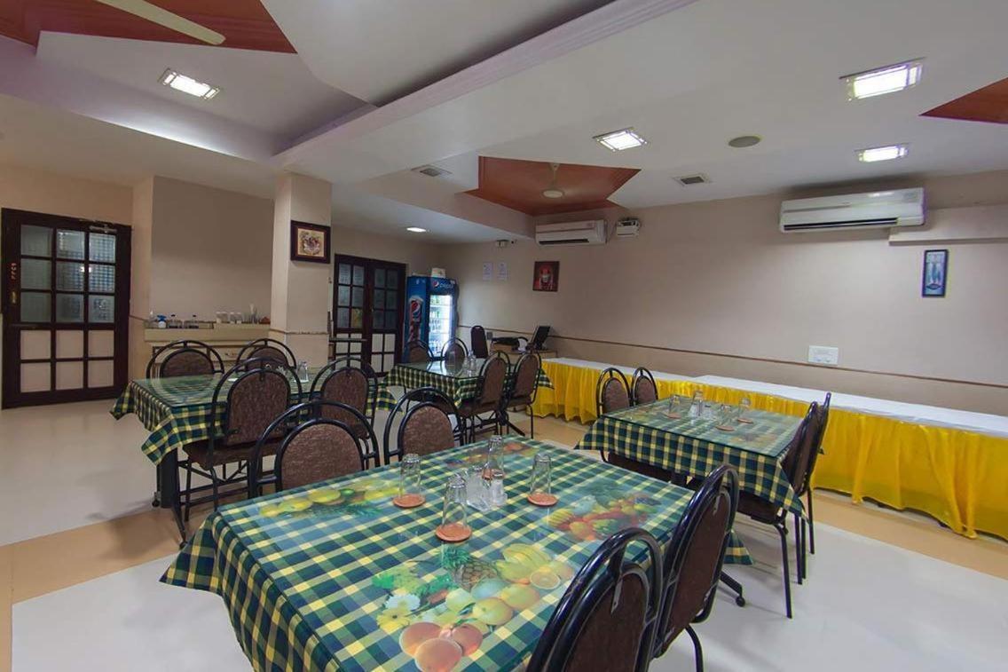 Hotel Vels Court 帕拉尼 外观 照片